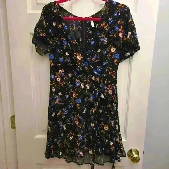 Xhilaration Dresses & Skirts - Xhilaration Floral Wrap around Style Dress,Size M NWT